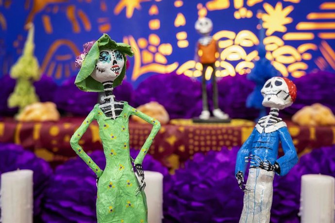 Madrid instala cuatro altares para sumarse a la celebración del tradicional Día de Muertos mexicano.
