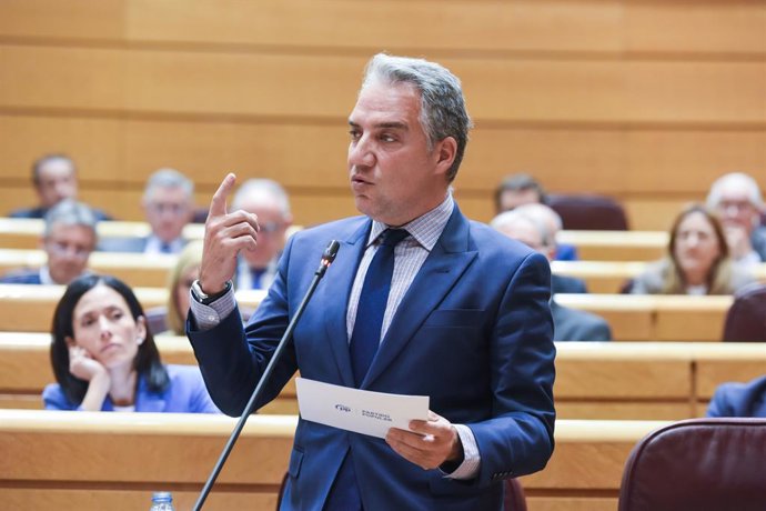 Archivo - Arquivo - O coordenador geral do PP, Elías Bendodo, intervém durante uma sessão de controle do governo no Senado, em 28 de março de 2023, em Madri (Espanha). O governo passa por uma sessão de controle no Senado marcada pela ausência do primeiro-