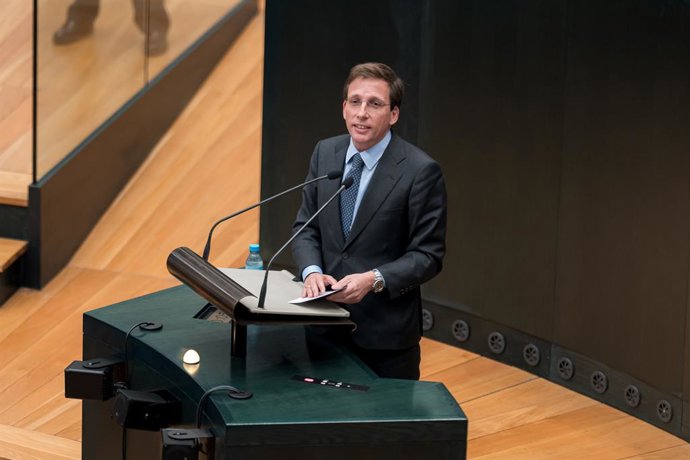 Archivo - El alcalde de Madrid, José Luis Martínez-Almeida, durante una sesión extraordinaria del Pleno municipal, en el Palacio de Cibeles, a 23 de diciembre de 2024 en Madrid (España). La tasa de basuras que el Ayuntamiento implementará a partir de 2025