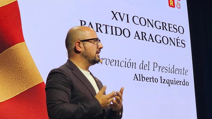 El presidente del PAR, Alberto Izquierdo, en el XVI Congreso  del Partido Aragonés celebrado este domingo en Zaragoza.