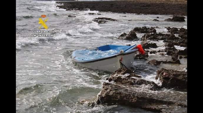 Archivo - Imagen de recurso de embarcación tipo patera en Baleares