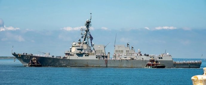 O navio de guerra americano USS Gravely