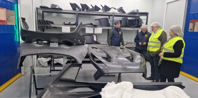 La directora general de Promoción Industrial, Mar Paños, durante una visita a la empresa más valorada en las ayudas TDI 2025.