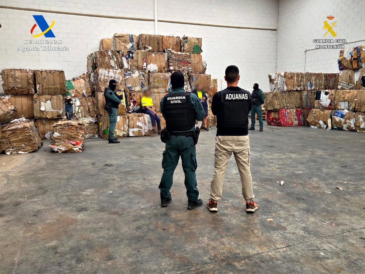 Intervenidas en Granada más de 3,2 toneladas de hachís ocultas entre cartones reciclados enviados desde Melilla