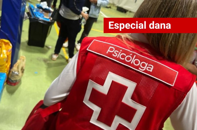 La psicóloga de Cruz Roja de la sede de Chiva, Susana Silva, en una de sus atenciones