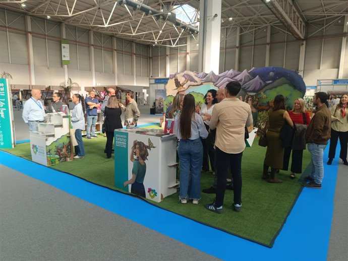 Varios expositores en Tierra Adentro 2025.