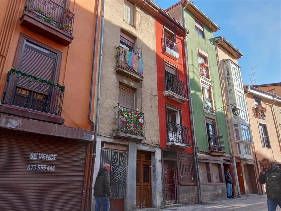 Archivo - Viviendas en la calle Santo Domingo