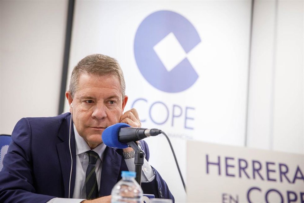 El Presidente De Castilla-La Mancha, Emiliano García-Page, Durante La Entrevista Que Ha Concedido Hoy A La Cadena COPE, En Toledo.