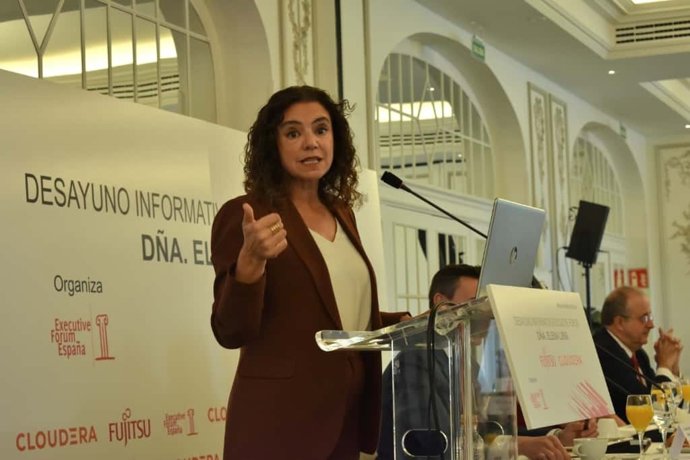 La consejera delegada de la Agencia para la Administración Digital de la Comunidad de Madrid, Elena Liria, durante un desayuno informativo organizado por Executive Forum.
