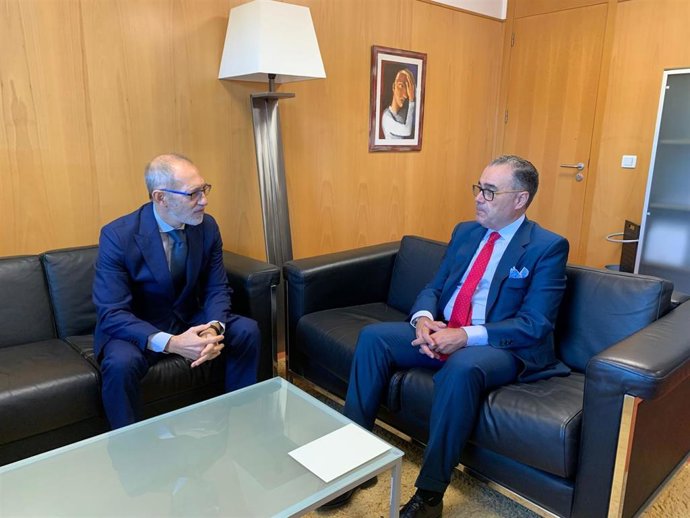 El fiscal superior del Principado de Asturias, Gabriel Bernal del Castillo, y el decano del Ilustre Colegio de Abogados de Oviedo, Antonio González-Busto Múgica.