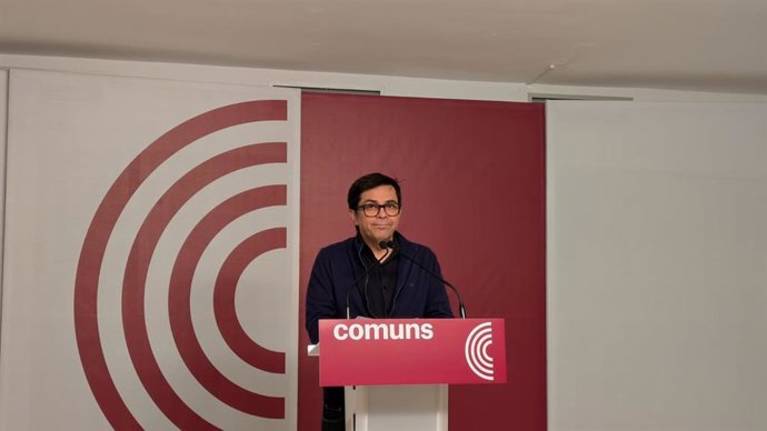 El portavoz de los Comuns, Gerardo Pisarello, en rueda de prensa