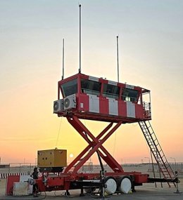 Archivo - Una torre móvil de control del tráfico aéreo de Amper