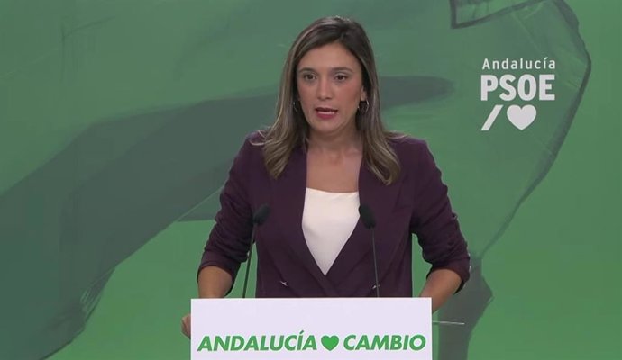La vicesecretaria general del PSOE-A, María Márquez, en rueda de prensa en la sede del partido en Sevilla.
