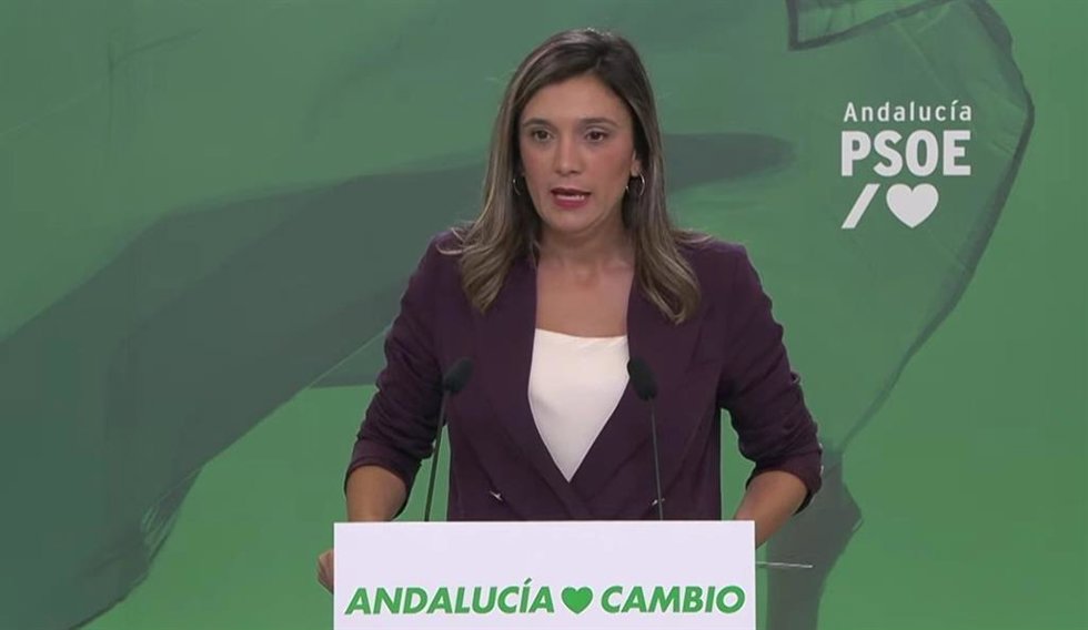 La vicesecretaria general del PSOE-A, María Márquez, en rueda de prensa en la sede del partido en Sevilla.