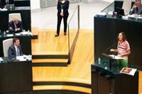 Almeida replica a Maroto que entonces el primer "terraplanista del aborto" sería Zapatero por el cheque bebé