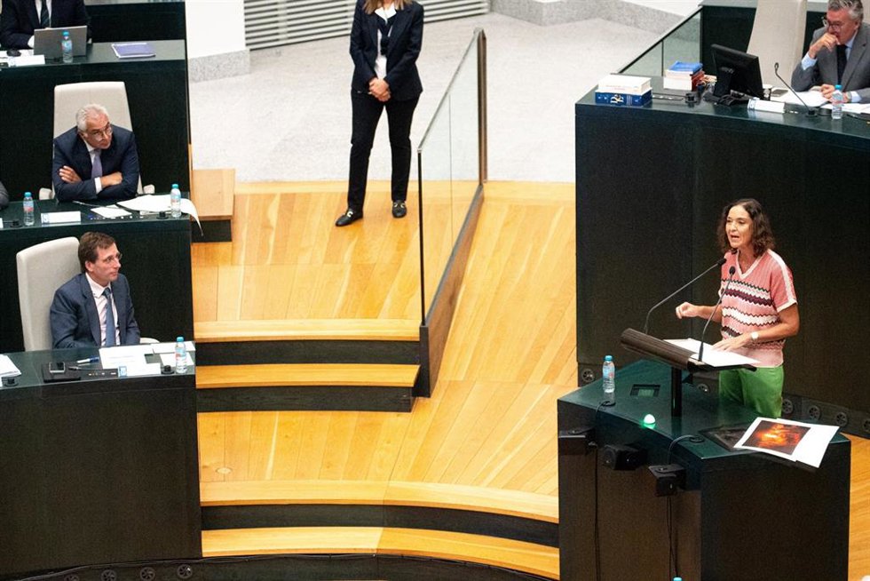 La portavoz del PSOE en el Ayuntamiento de Madrid, Reyes Maroto, interviene durante una sesión ordinaria del Pleno Municipal, en el Palacio de Cibeles