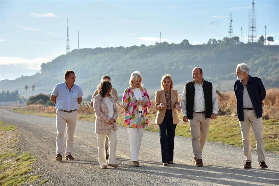 Mercedes Colombo con María José García-Pelayo en la cañada del Carrillo.