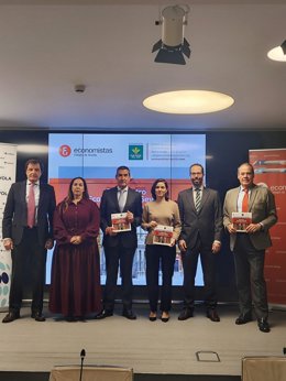Presentación del XXVI Barómetro económico de Sevilla y provincia en la sede de Caja Rural.