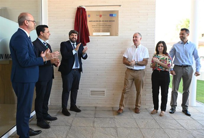 El presidente de la Comunidad, Fernando López Miras, inaugura el nuevo pabellón de FP del Instituto de Educación Secundaria Mar Menor, en San Javier