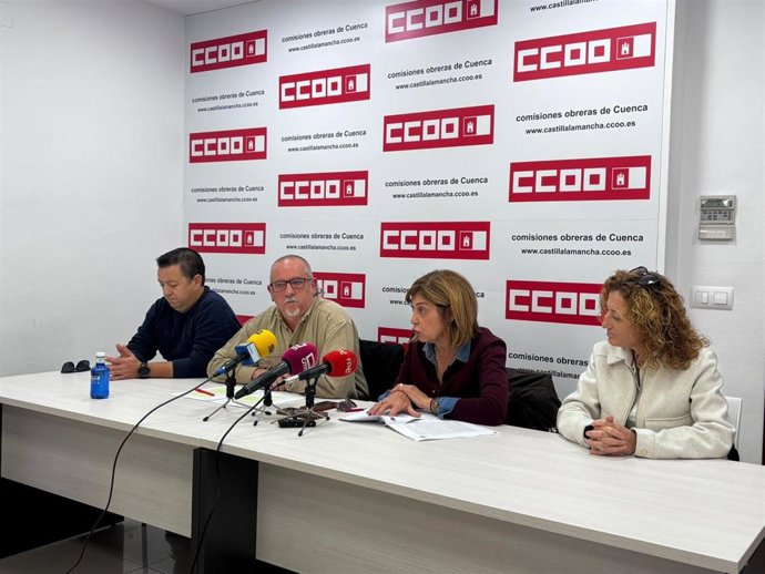 Los representantes sindicales informan en rueda de presna de la sentencia.