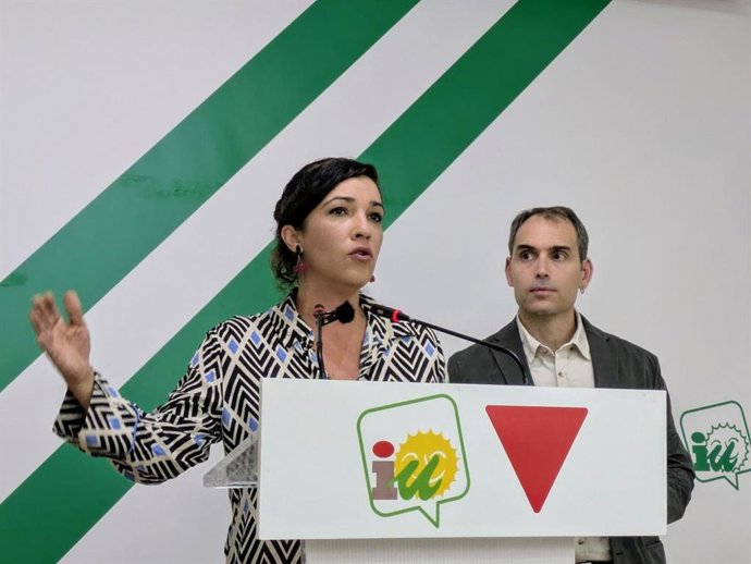 La coordinadora provincial de IU Málaga, Toni Morillas, en rueda de prensa