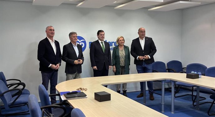 Mañueco, preside la Junta Directiva del PP.