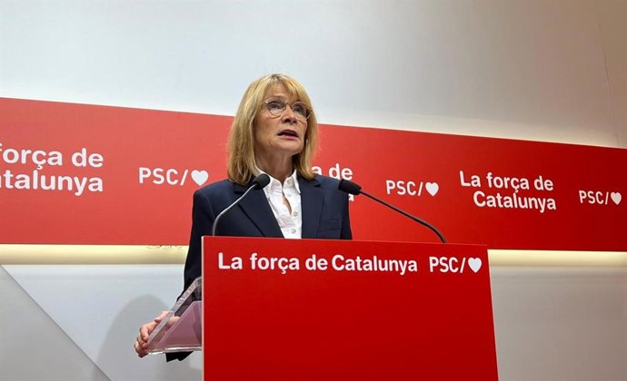 La viceprimera secretaria y portavoz del PSC, Lluïsa Moret, en una rueda de prensa desde la sede del partido
