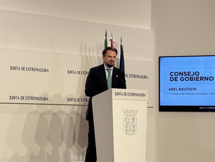 El consejero de Presidencia, Interior y Diálogo Social, Abel Bautista, ofrece una rueda de prensa