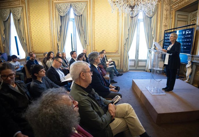 La codirectora del Festival, Carlota Álvarez, durante la presentación en Casa América del VIII Festival de Cine por Mujeres, a 27 de octubre de 2025, en Madrid (España).
