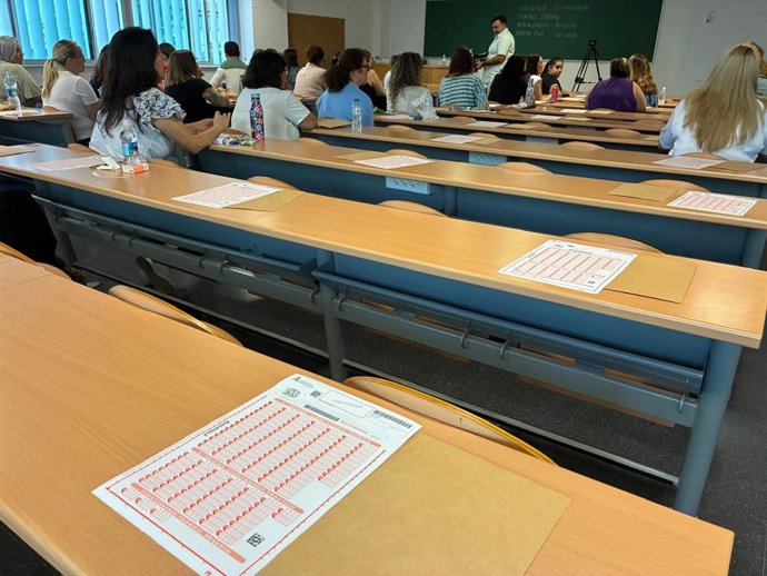 Imagen de un examen de una oferta de empleo del SAS, celebrada en Sevilla el pasado día 18.