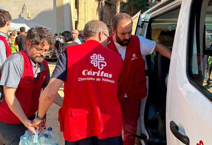 Cáritas Valencia celebra un acto de agradecimiento a su voluntariado y colaboradores en el primer aniversario de la dana