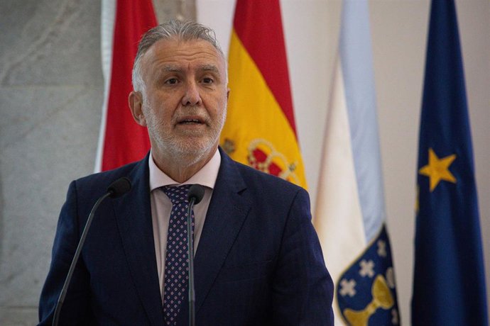 El ministro de Política Territorial y Memoria Democrática, Ángel Víctor Torres, inaugura unas jornadas sobre control internacional de mercancías en Vigo, a 16 de octubre de 2025.
