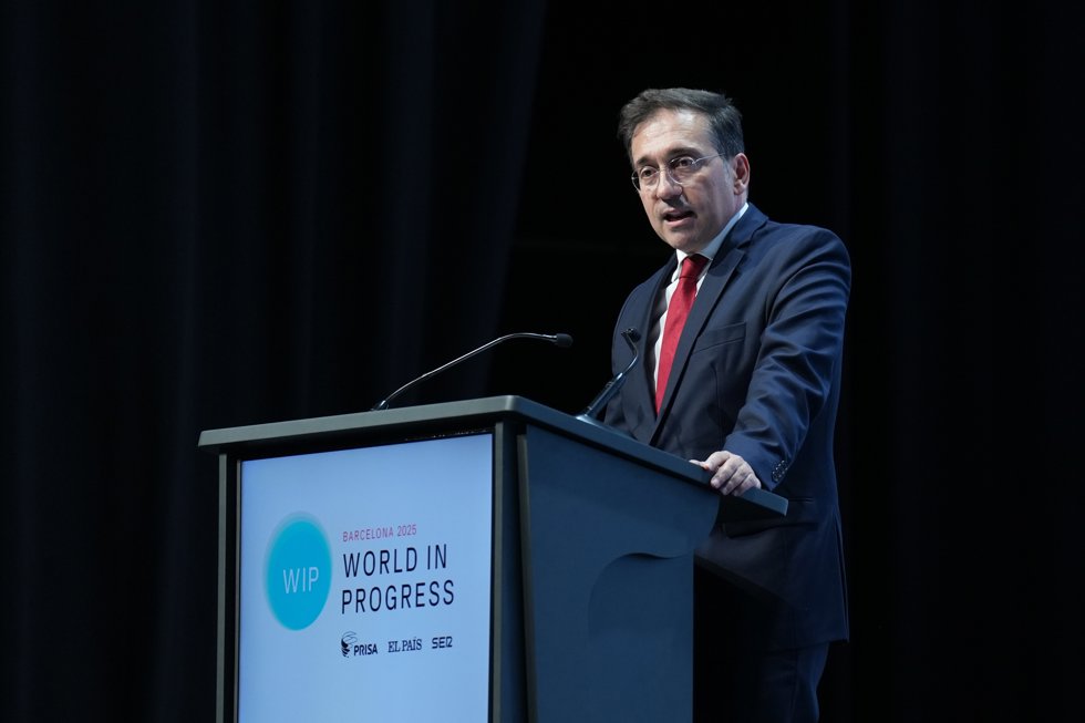 El ministro de Exteriores, Unión Europea y Cooperación, José Manuel Albares, durante la segunda jornada del foro 'World in Progress', en el Palau de Congressos de Catalunya, a 21 de octubre de 2025, en Barcelona, Catalunya (España).