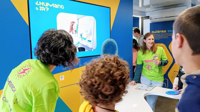 Curiosity Cube de Merck en Madrid