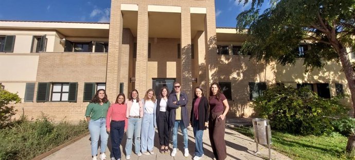 La consellera de Familias, Bienestar Social y Atención a la Dependencia, Sandra Fernández, se reúne con el nuevo equipo directivo del centro Es Pinaret.