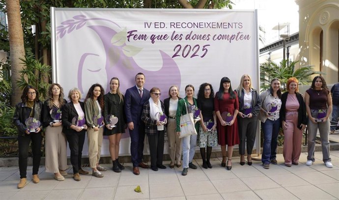Diputación de Valencia reconoce "el trabajo, el talento y la fuerza" de 12 mujeres rurales de pueblos afectados por dana