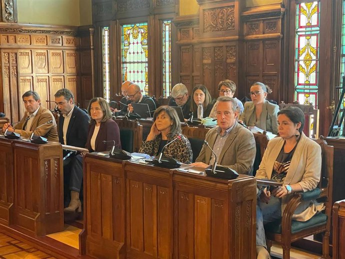 El consejero de Medio Rural, Marcelino Marcos, durante su comparecencia este lunes en la Junta General.