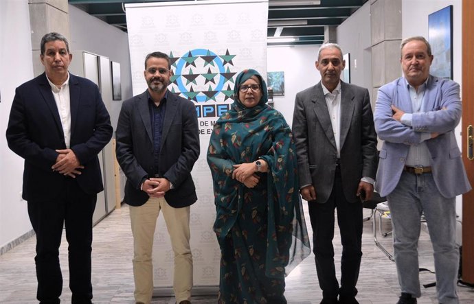 Encuentro del presidente de Fempex, Manuel J. González y la ministra de Cooperación de la República Árabe Saharaui Democrática, Fatma Mehdi.