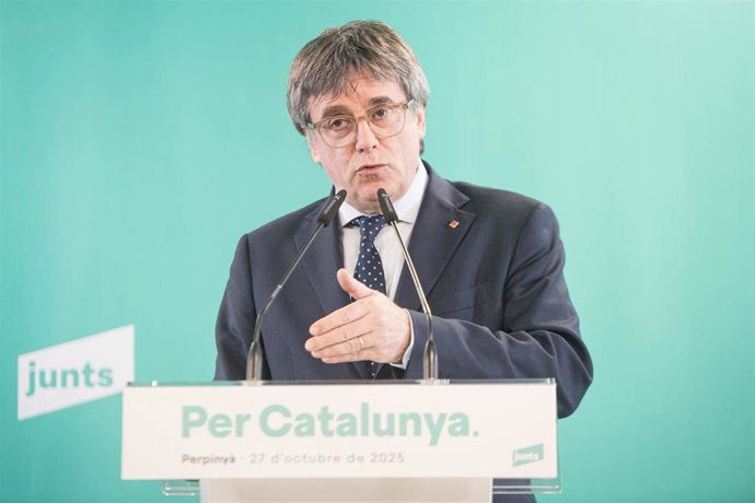 El presidente de Junts, Carles Puigdemont, comparece en Perpignan (Francia) tras reunir a la ejecutiva del partido, que ha decidido por unanimidad romper con el PSOE y someter la decisión a votación de la militancia el miércoles y jueves.