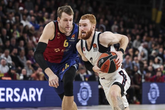 Archivo - Jan Vesely y Niccolo Mannion durante el último Barça - Armani Milan