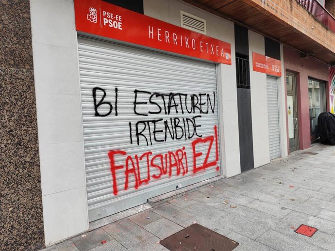 Desconocidos realizan pintadas en la sede del PSE-EE de Tolosa (Gipuzkoa)