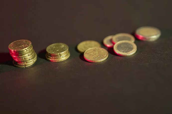 Archivo - Monedas, a 3 de septiembre de 2025, en Madrid (España).