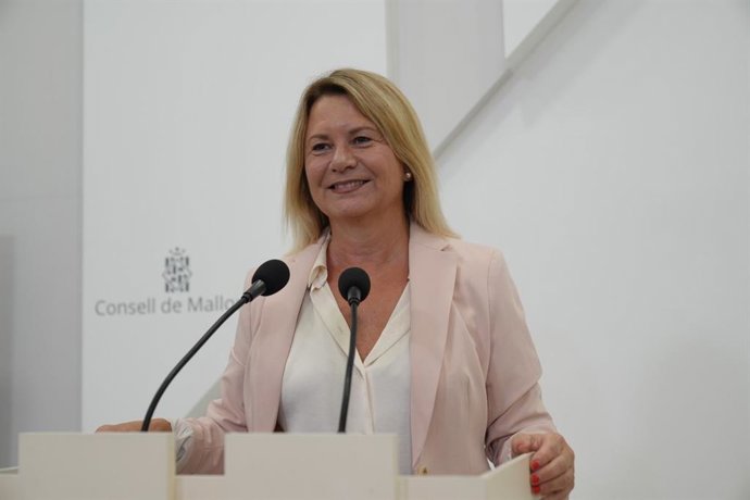 La portavoz del PP en el Consell de Mallorca, Nuria Riera, en rueda de prensa