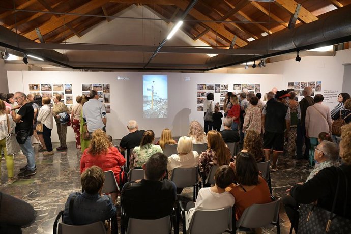 Paiporta commemora el primer aniversari de la dana amb una mostra fotogràfica en el Museu de la Rajoleria