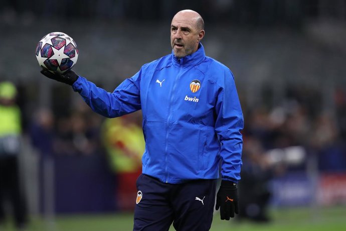 Archivo - 19 de fevereiro de 2020, Milão, Reino Unido: O treinador de goleiros do Valencia CF, José Manuel Ochotorena, durante a partida da Liga dos Campeões da UEFA no Giuseppe Meazza, em Milão. Data da foto: 19 de fevereiro de 2020. O crédito da imagem 