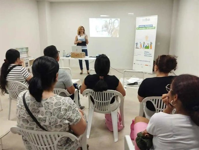 Una de las sesiones de formación y empleo celebrada en Alfafar, Valencia.