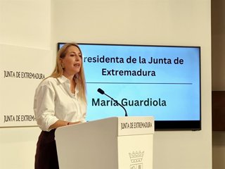 La presidenta de la Junta d'Extremadura, María Guardiola, en roda de premsa aquest dilluns a Mèrida