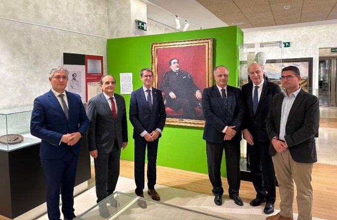 El presidente del Gobierno de La Rioja, Gonzalo Capellán, junto al consejero de Cultura, Turismo, Deporte y Juventud, José Luis Pérez Pastor, participa en la inauguración de la exposición ‘Sagasta, un ingeniero de caminos por la senda del progreso’