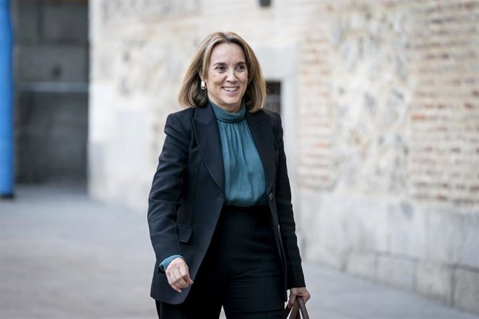 La vicesecretaria de regeneración institucional del Partido Popular, Cuca Gamarra, a su llegada al ingreso del ex jefe de la Casa de Su Majestad el Rey Jaime Alfonsín Alfonso como académico de número, en la Real Academia de Ciencias Morales y Políticas, a