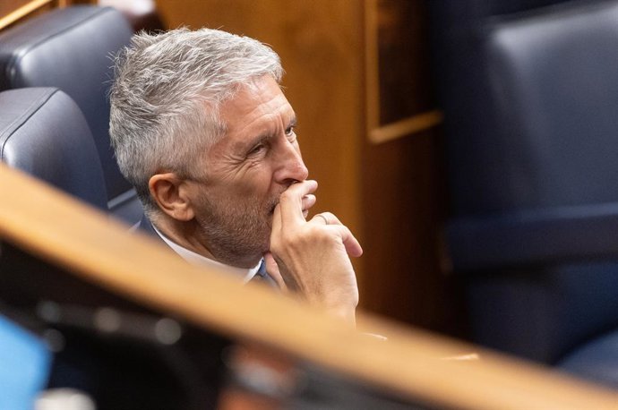 Archivo - Arquivo - O Ministro do Interior, Fernando Grande-Marlaska, durante uma sessão plenária no Congresso dos Deputados, em 17 de setembro de 2025, em Madri (Espanha). O Presidente do Governo, Pedro Sánchez, responde hoje na sessão de controle do Con